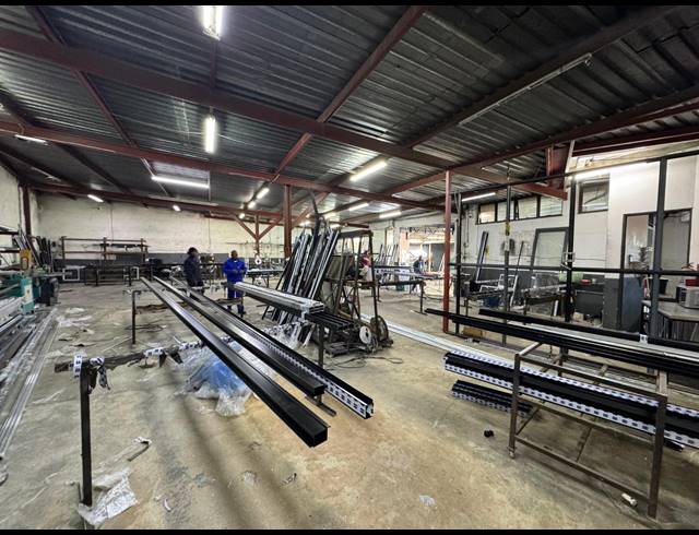 970M² WAREHOUSE FOR SALE IN HORISON